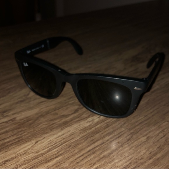 Ray•Ban Wayfarer Folding Classic (Gently Used) - Picture 3 of 3